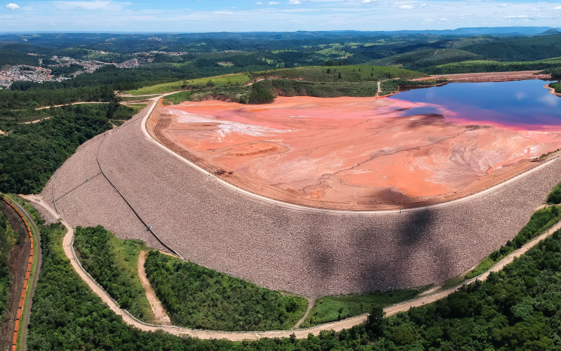 Análise Sísmica em Barragens de Rejeitos - Online